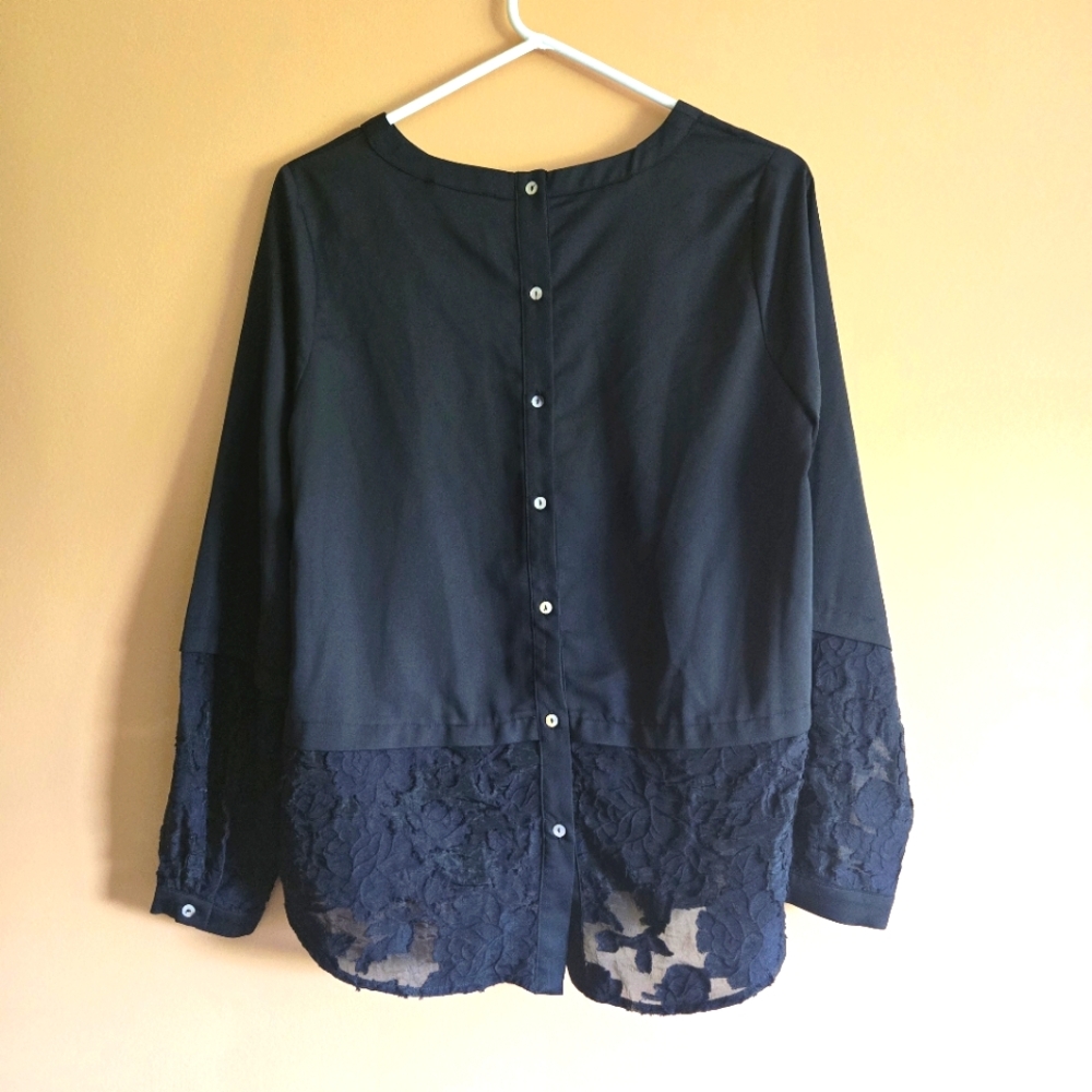 Doe & Rae Lace Accent Top PTP=20.5" - Picture 3 of 6